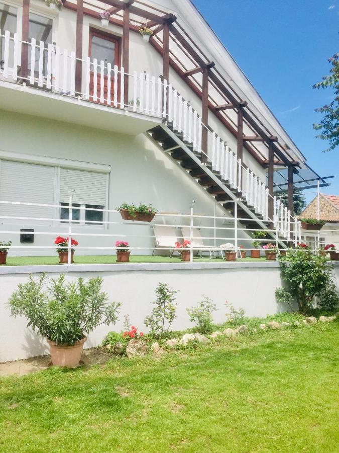 Lelle -Kert Apartman 03 Балатонлеле Екстериор снимка